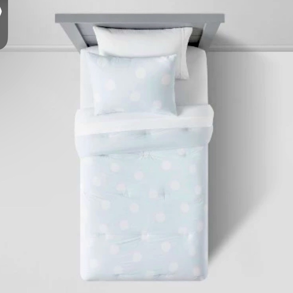 Pillowfort Twin light blue with white polka dots Kids' Comforter Set